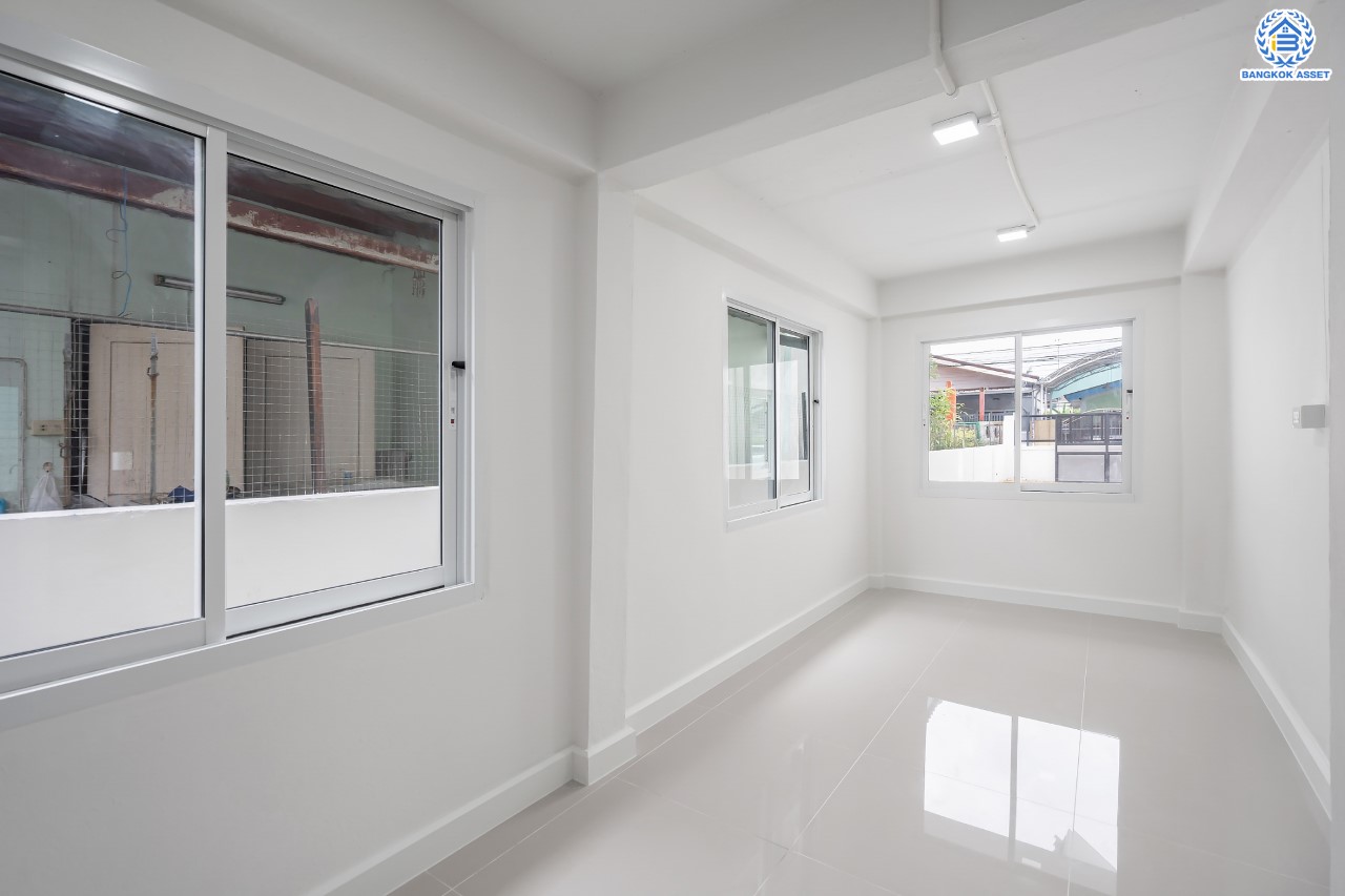 บ้านมือสองตกแต่งใหม่ ม.สินวงศ์ ดอนเมือง บ้านเดี่ยว เนื้อที่ 50 ตร.ว. ฟังก์ชัน 3 ห้องนอน 2 ห้องน้ำ จอดรถได้ 2 คัน บนทำเลดีที่สุด ใกล้สนามบินดอนเมือง ทางด่วน "ศรีสมาน" และรถไฟฟ้าสายสีแดง "สถานีดอนเมือง"